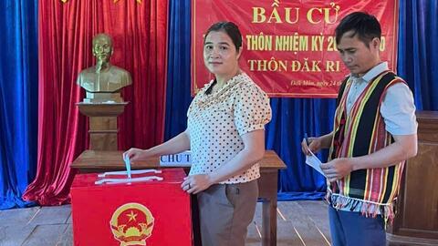 XÃ ĐĂK MÔN ĐỒNG LOẠT TỔ CHỨC THÀNH CÔNG CUỘC BẦU CỬ TRƯỞNG THÔN NHIỆM KỲ 2025 – 2030