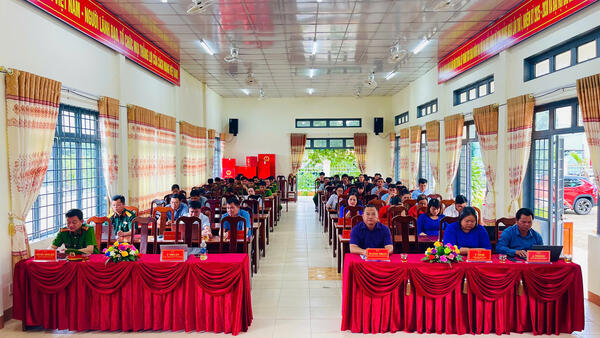 BAN THƯỜNG VỤ ĐẢNG ỦY XÃ TỔ CHỨC SINH HOẠT CHÍNH TRỊ DƯỚI CỜ VÀ HỘI NGHỊ QUÁN TRIỆT CHỈ THỊ, KẾT LUẬN CỦA TRƯƠNG ƯƠNG VÀ NGHỊ QUYẾT HỘI NGHỊ LẦN THỨ IV BAN CHẤP HÀNH ĐẢNG BỘ TỈNH  KHÓA I NHIỆM KỲ 2025-2030